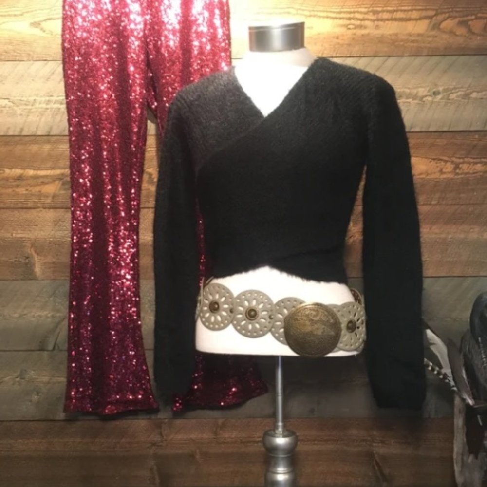 TWISTED FRONT CROPPED SWEATER
